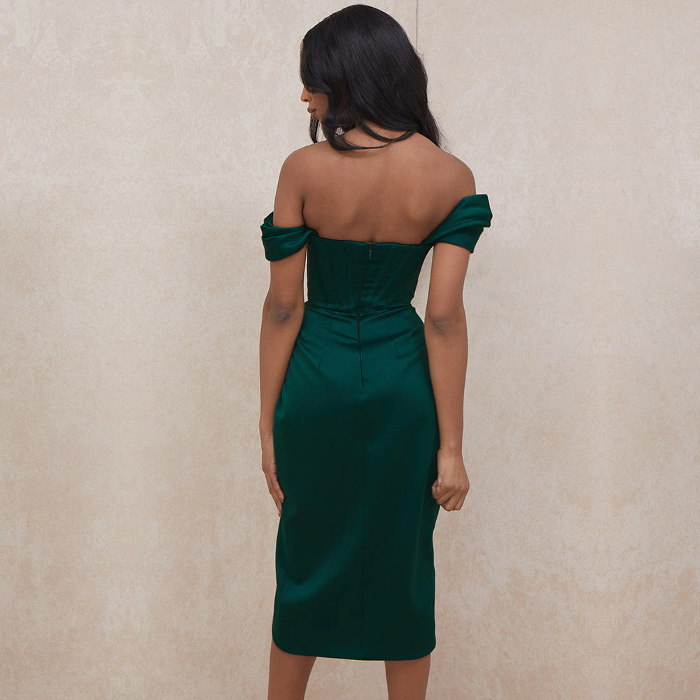 Temperamentvolles, rückenfreies Kleid mit Fischgrätenmuster und schulterfreiem Schnitt