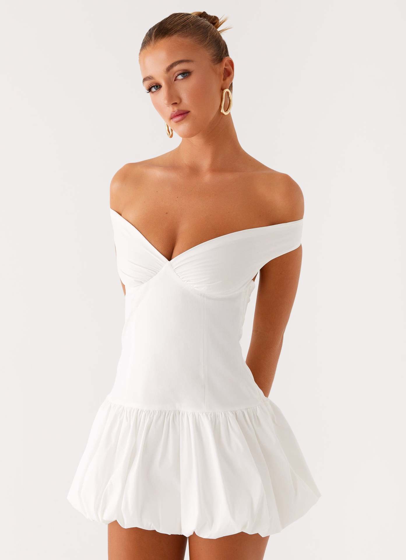 Spicy Girl Polka-Dot Halterneck Waist-Cinching Figure-flattering Dress