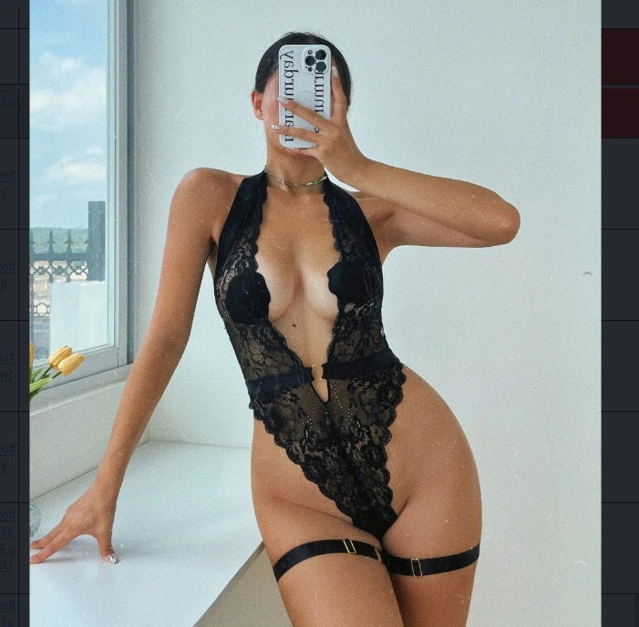 Sexy Pyjama aus Spitze mit Neckholder und Schnürung für Damen