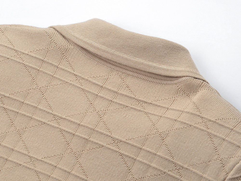 Temperamentvoller Pendelpullover mit geprägter goldener Knopftasche und langen Ärmeln